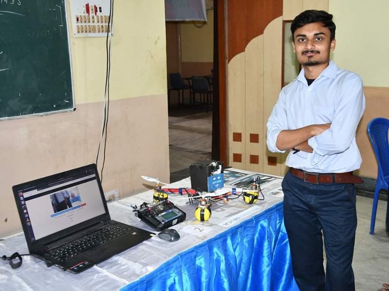 Demonstrating a drone build in the Sparklers days
