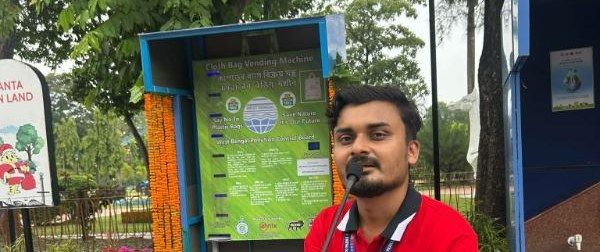 Cloth bag vending machine at launch